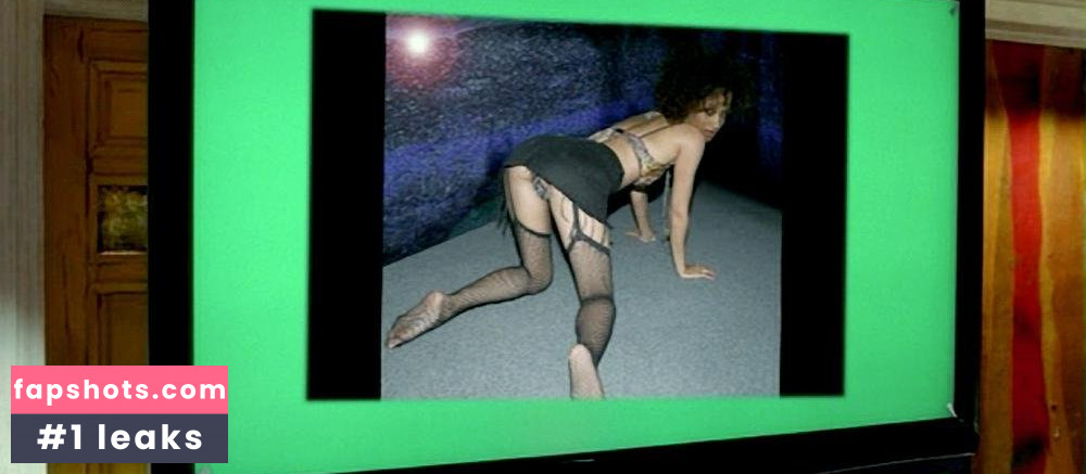 Elarica Johnson gallery photo #5