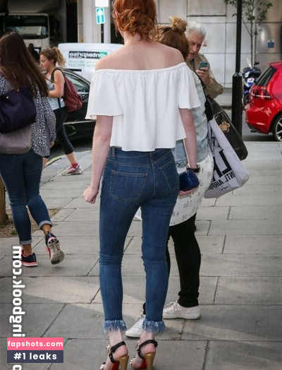 Eleanor Tomlinson gallery photo #11