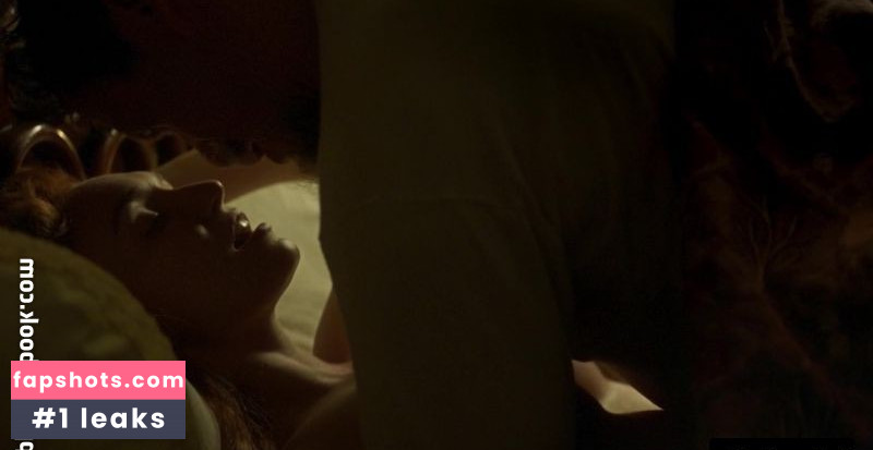 Eleanor Tomlinson gallery photo #39