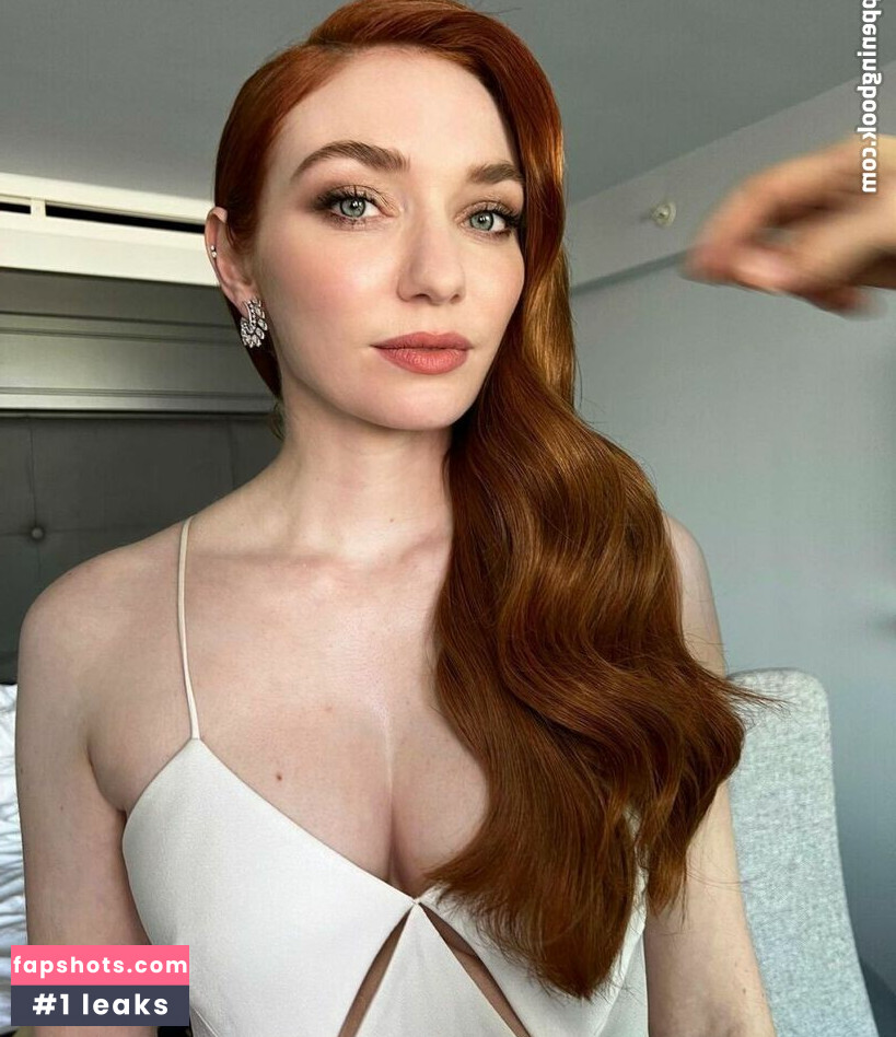 Eleanor Tomlinson gallery photo #10