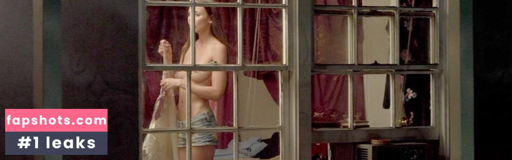 Elena Caruso gallery photo #3