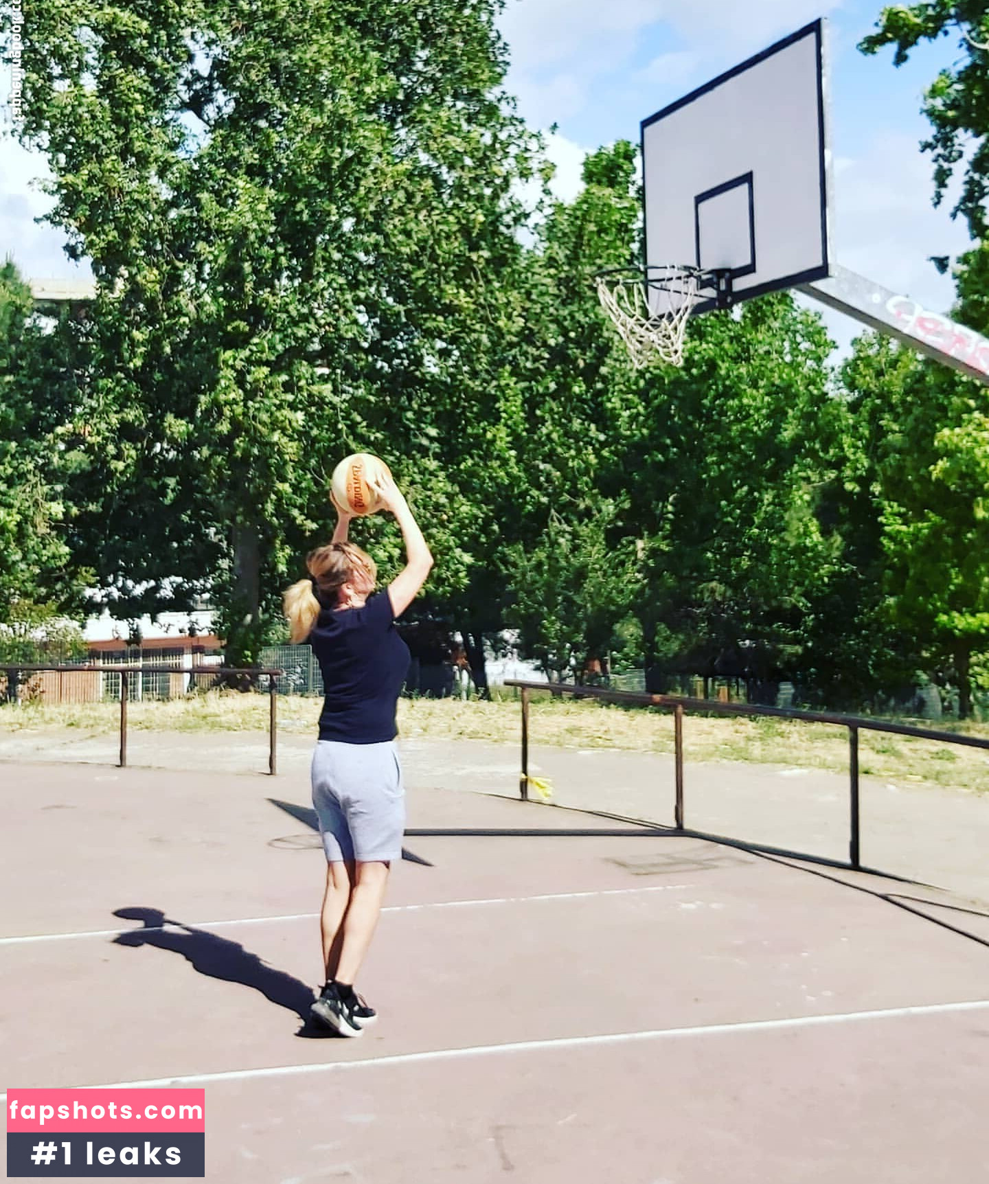 Elena Daniela Ungureanu gallery photo #24