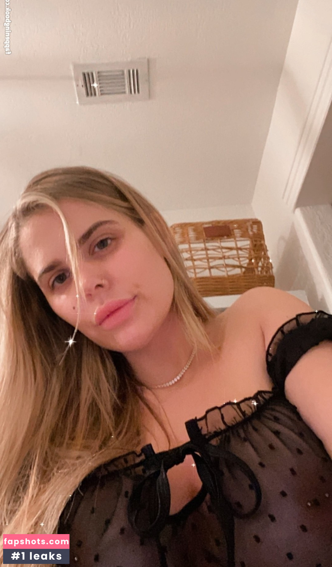 Elena Davies gallery photo #27