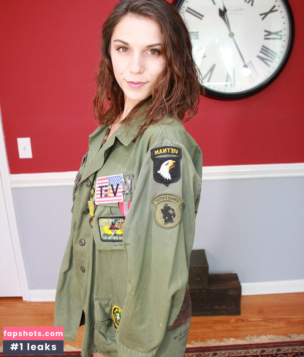 Elena Generi gallery photo #113