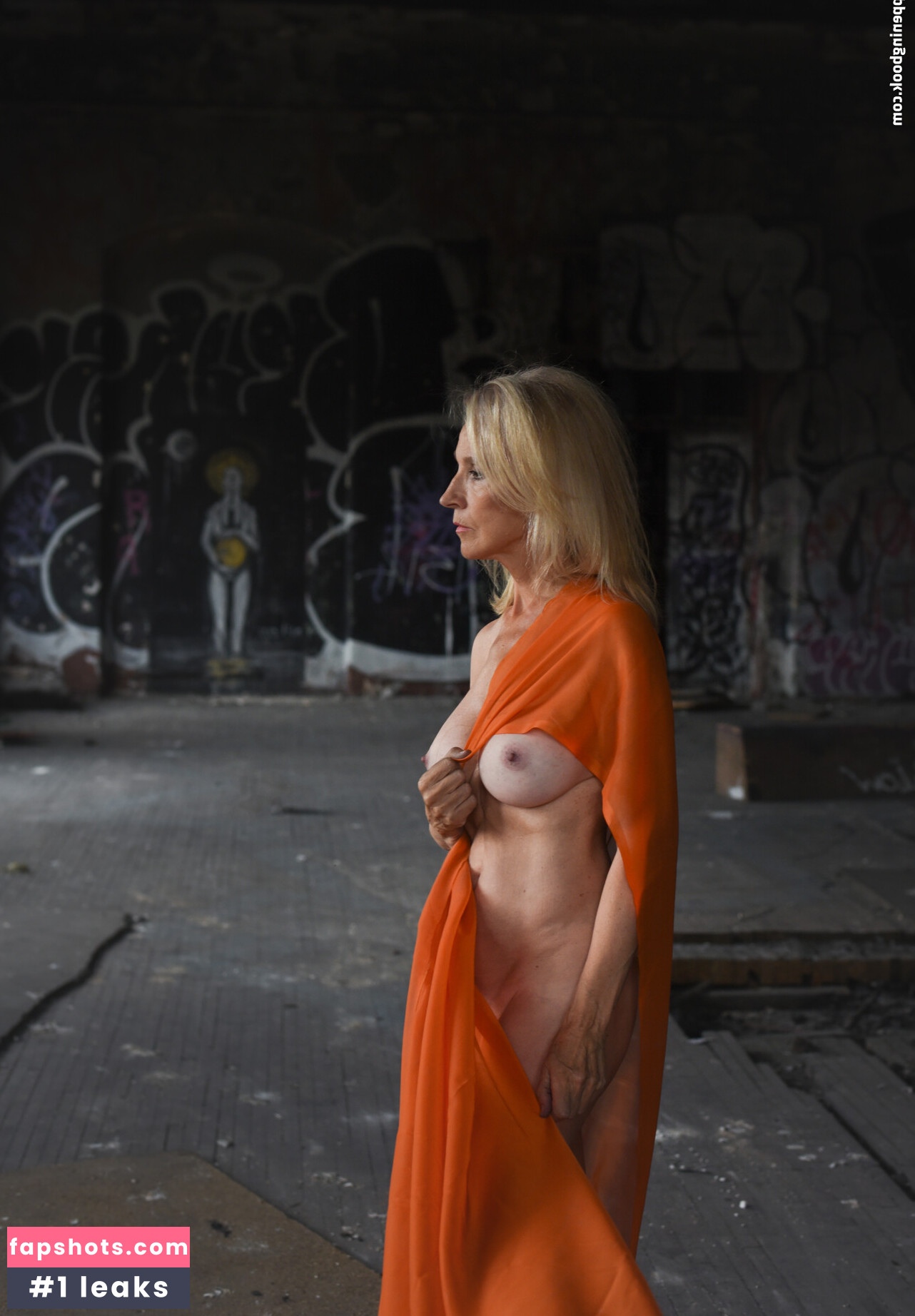 Elena Luneva gallery photo #24