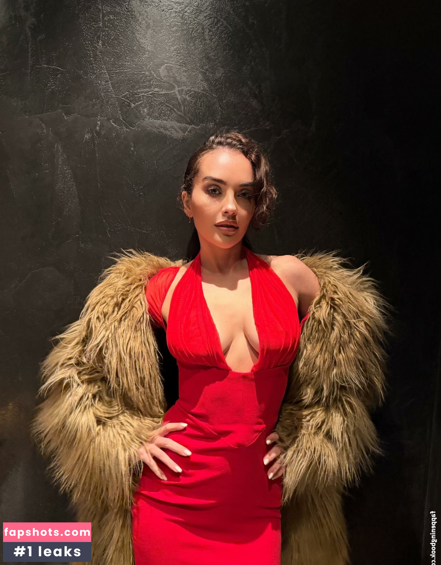 Elena Ora gallery photo #2