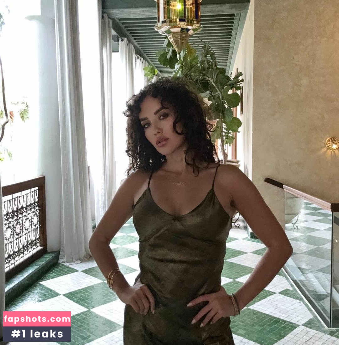 Elena Ora gallery photo #11