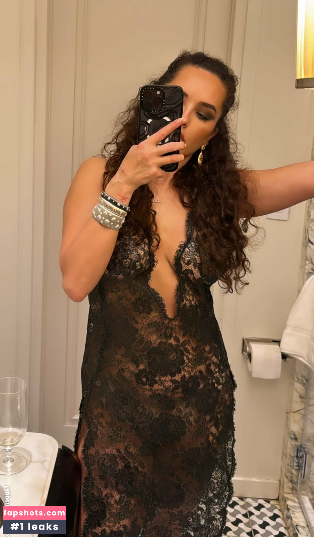 Elena Ora gallery photo #13