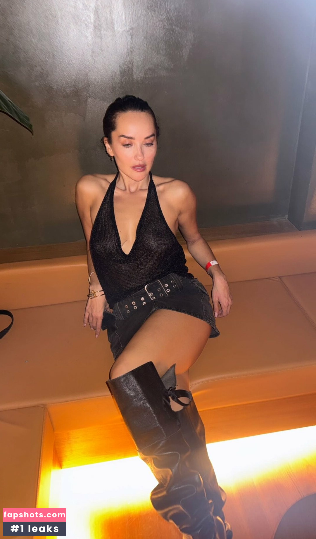 Elena Ora gallery photo #3