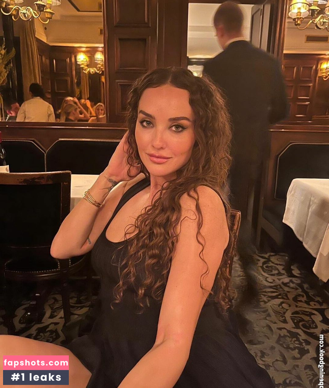 Elena Ora gallery photo #24