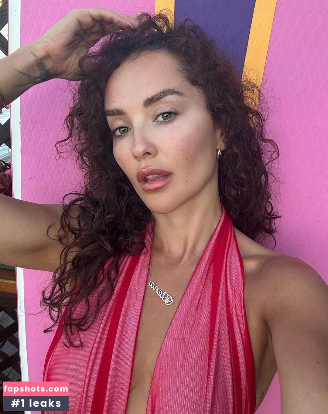 Elena Ora gallery photo #4