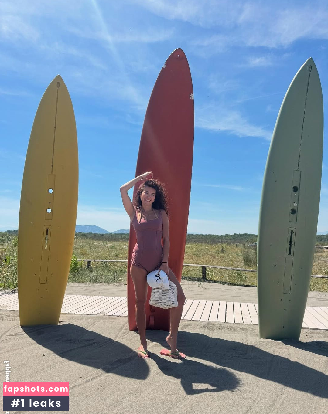 Elena Ora gallery photo #8