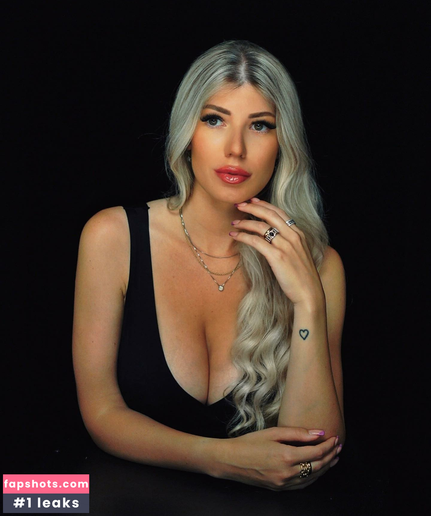 Elena Sottana gallery photo #2