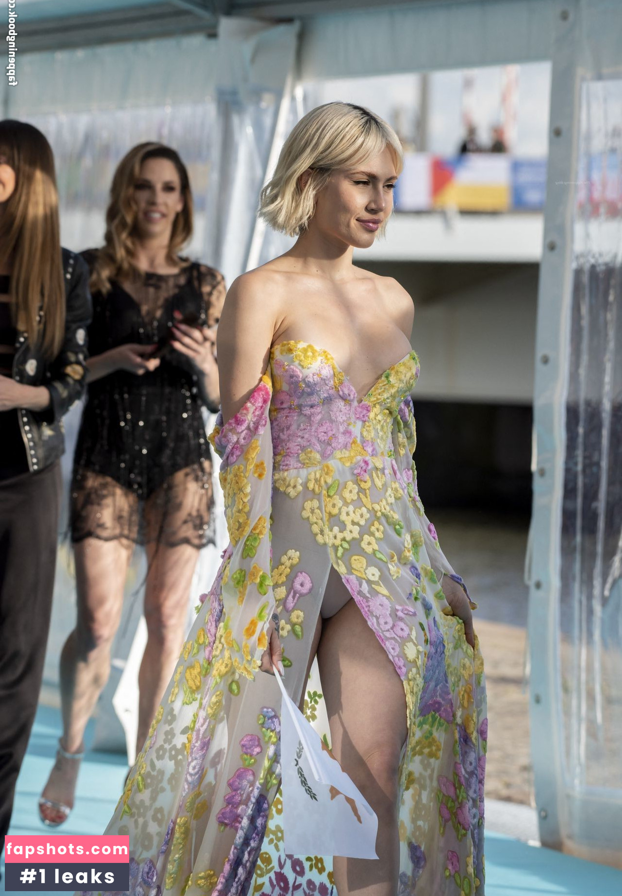 Elena Tsagrinou gallery photo #20