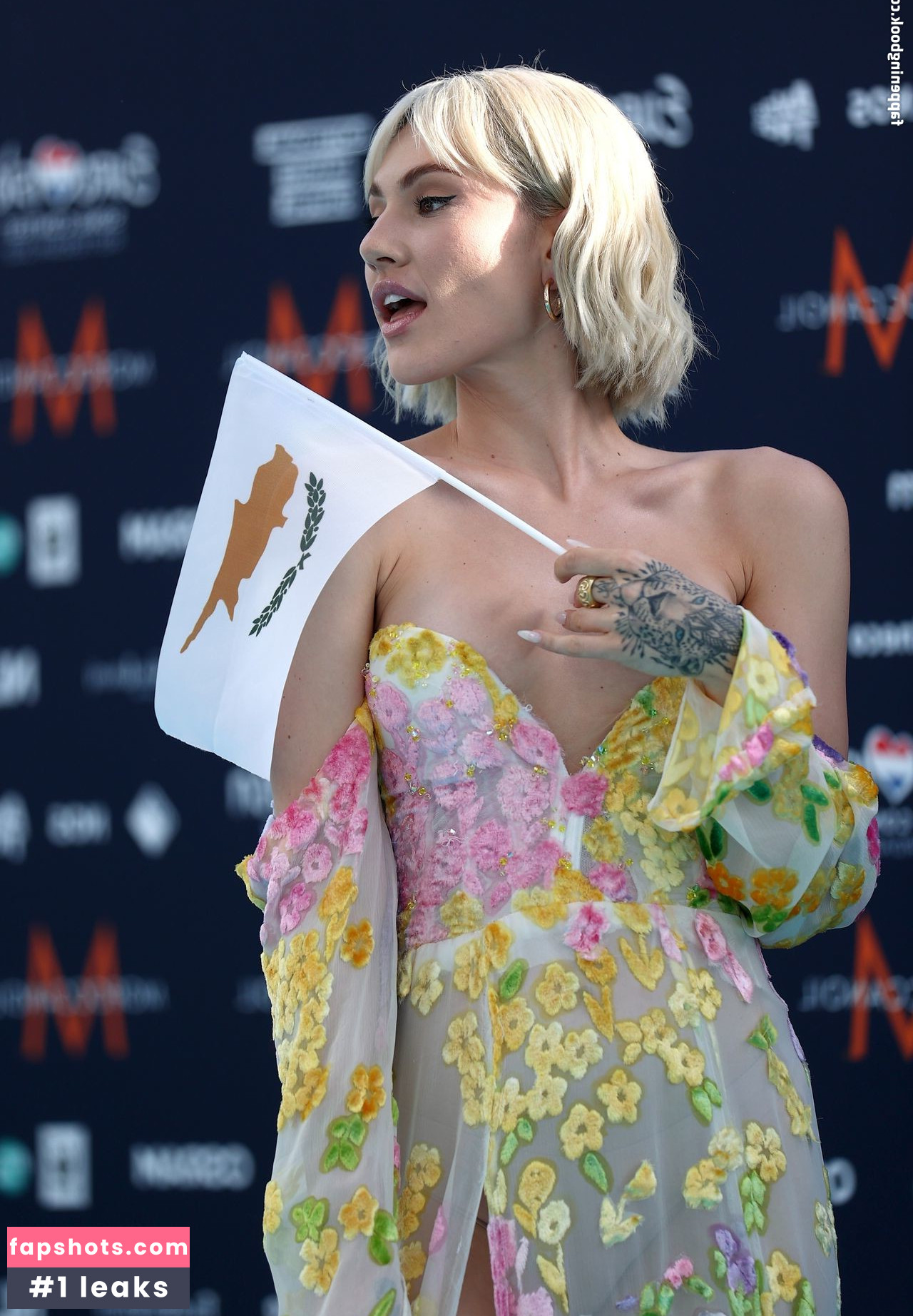 Elena Tsagrinou gallery photo #34