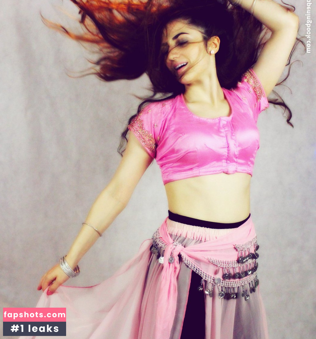 Elif Khan nude babe gallery