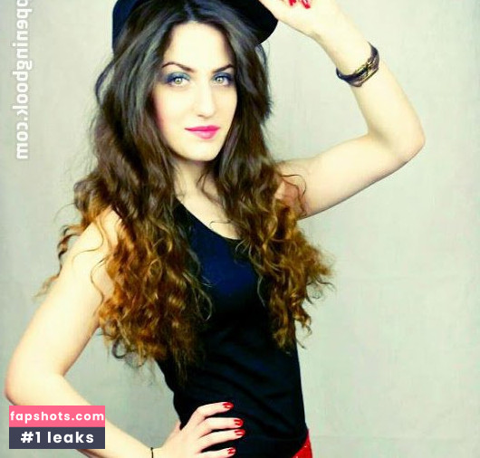 Elif Khan gallery photo #4