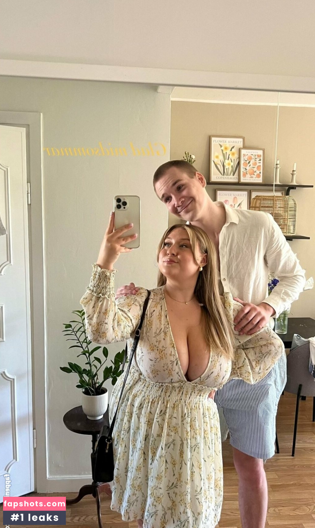 Elin W gallery photo #7