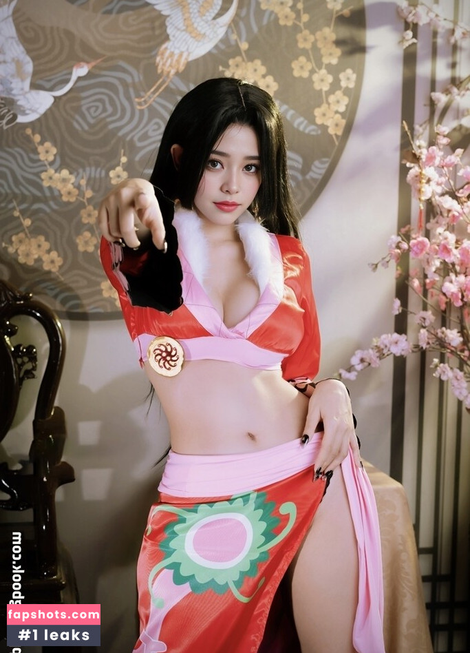 Elina Yi gallery photo #47