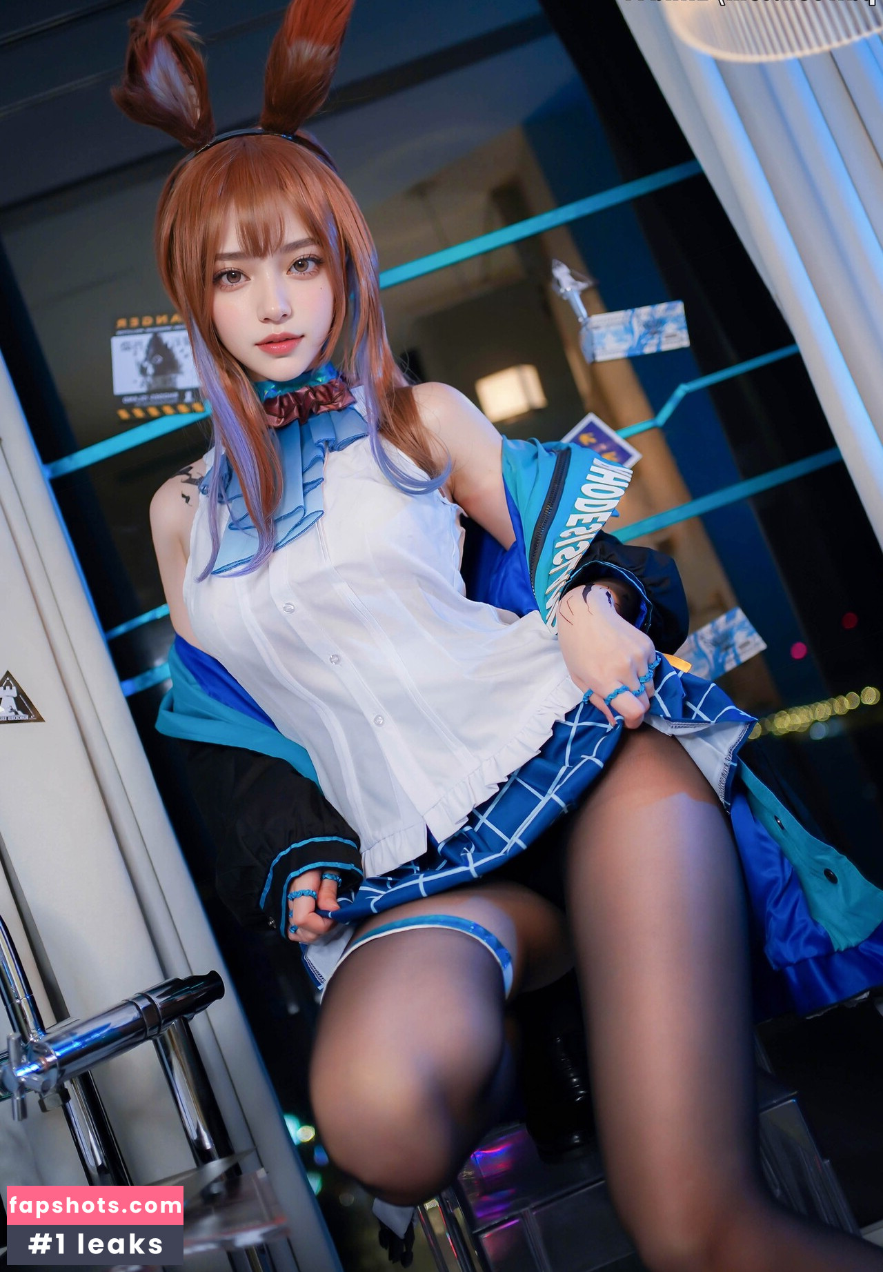 Elina Yi gallery photo #7