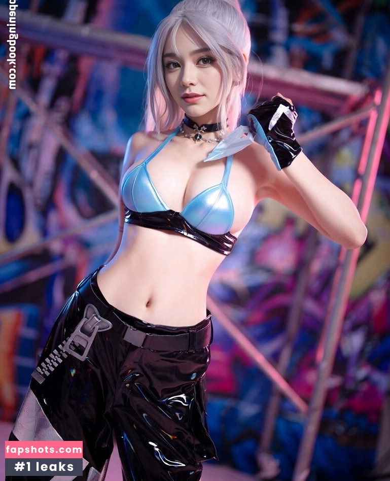 Elina Yi gallery photo #67