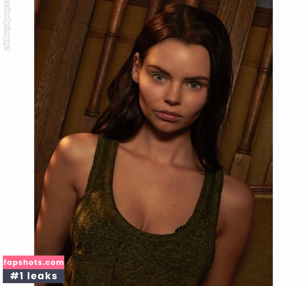 Eline Powell gallery photo #17