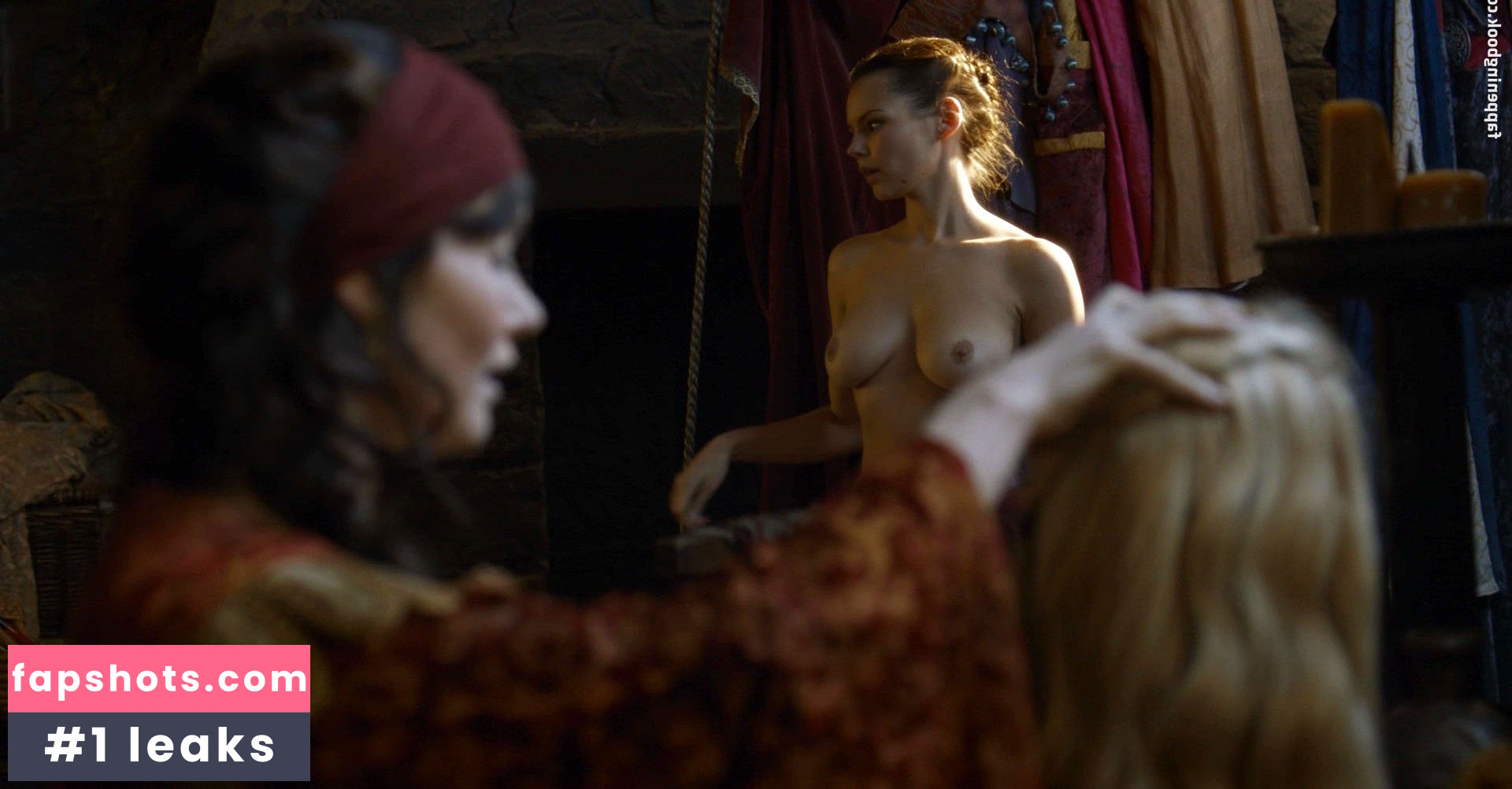 Eline Powell gallery photo #26