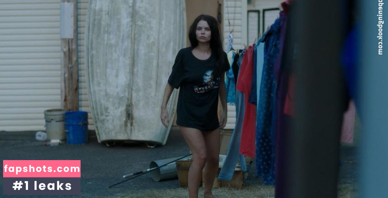 Eline Powell gallery photo #31