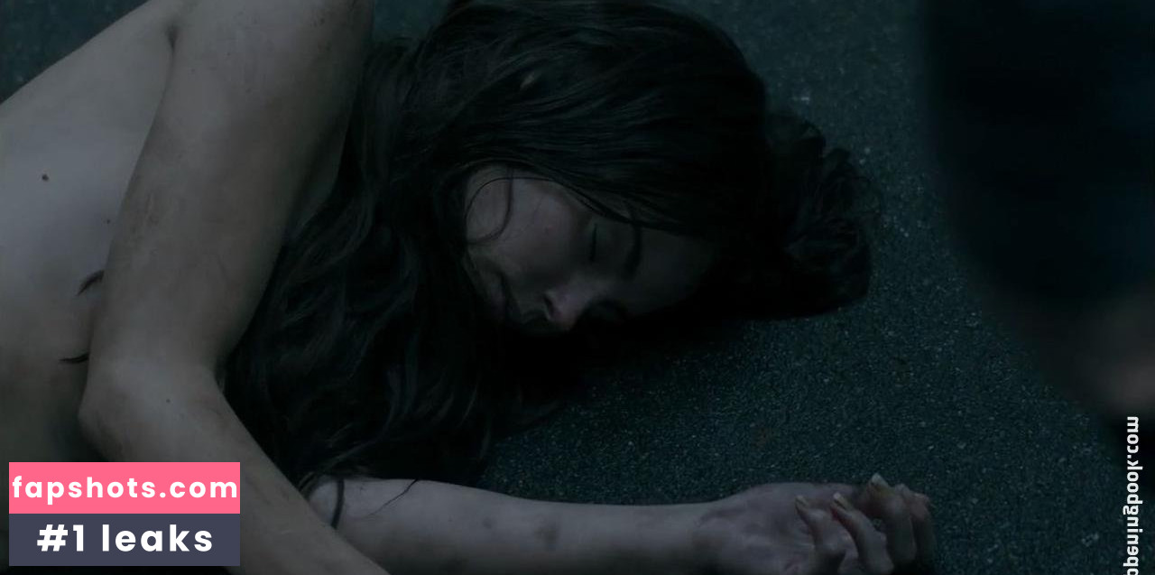 Eline Powell gallery photo #34