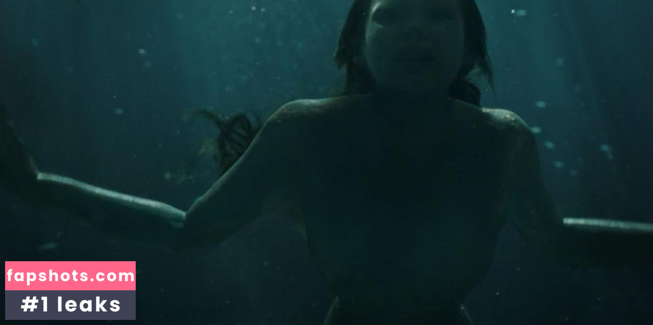 Eline Powell gallery photo #35