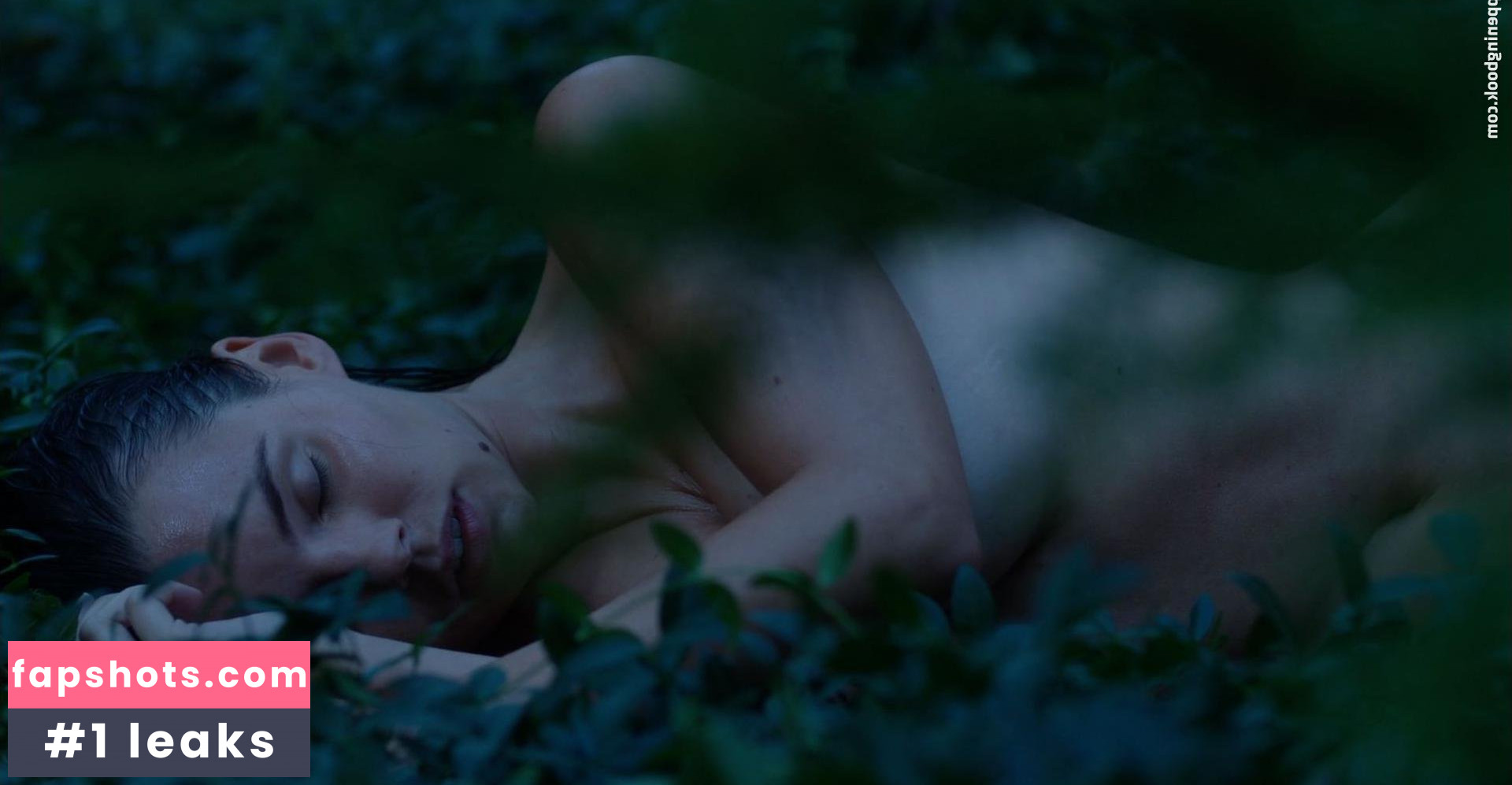 Eline Powell gallery photo #36