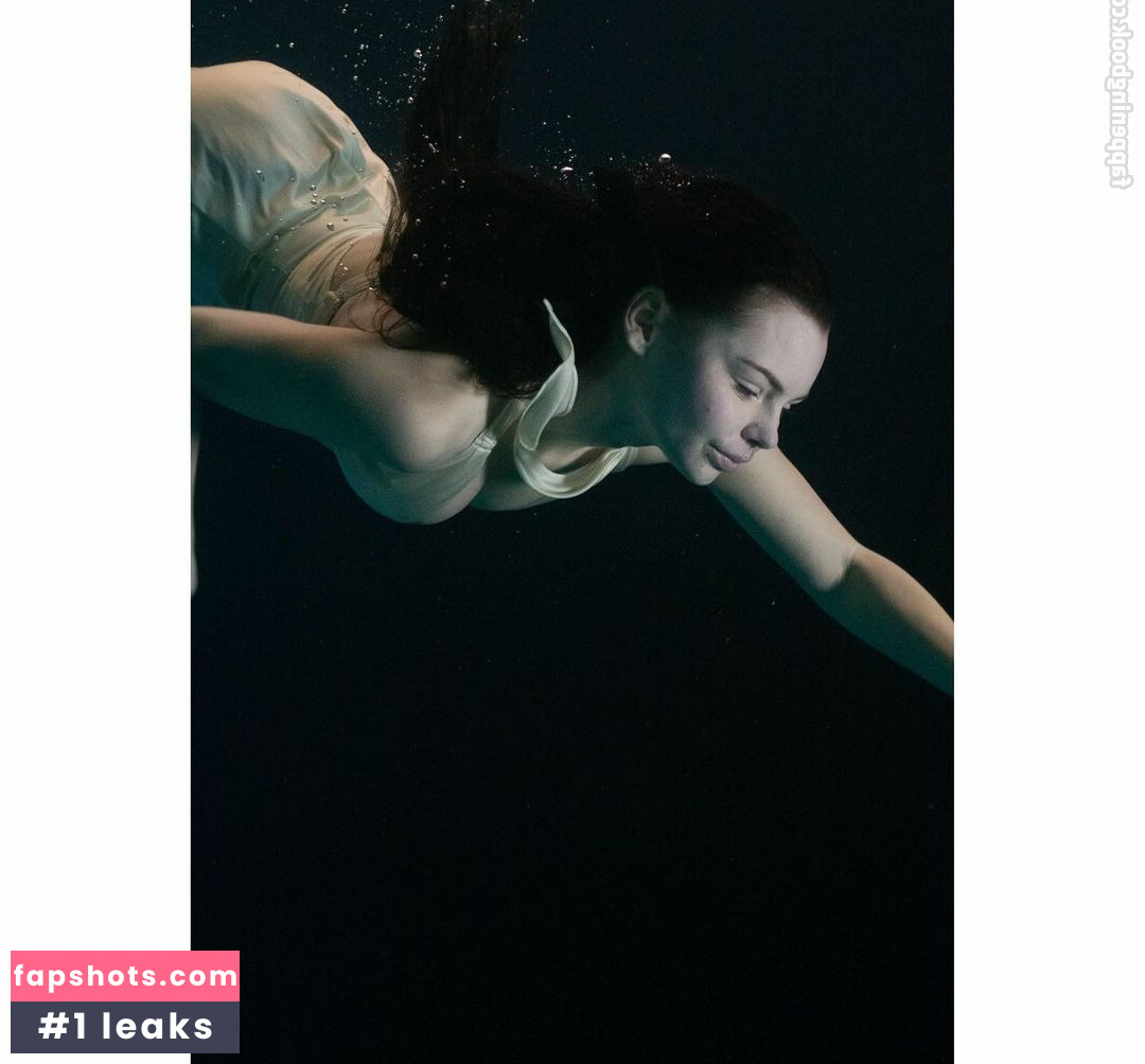 Eline Powell gallery photo #6