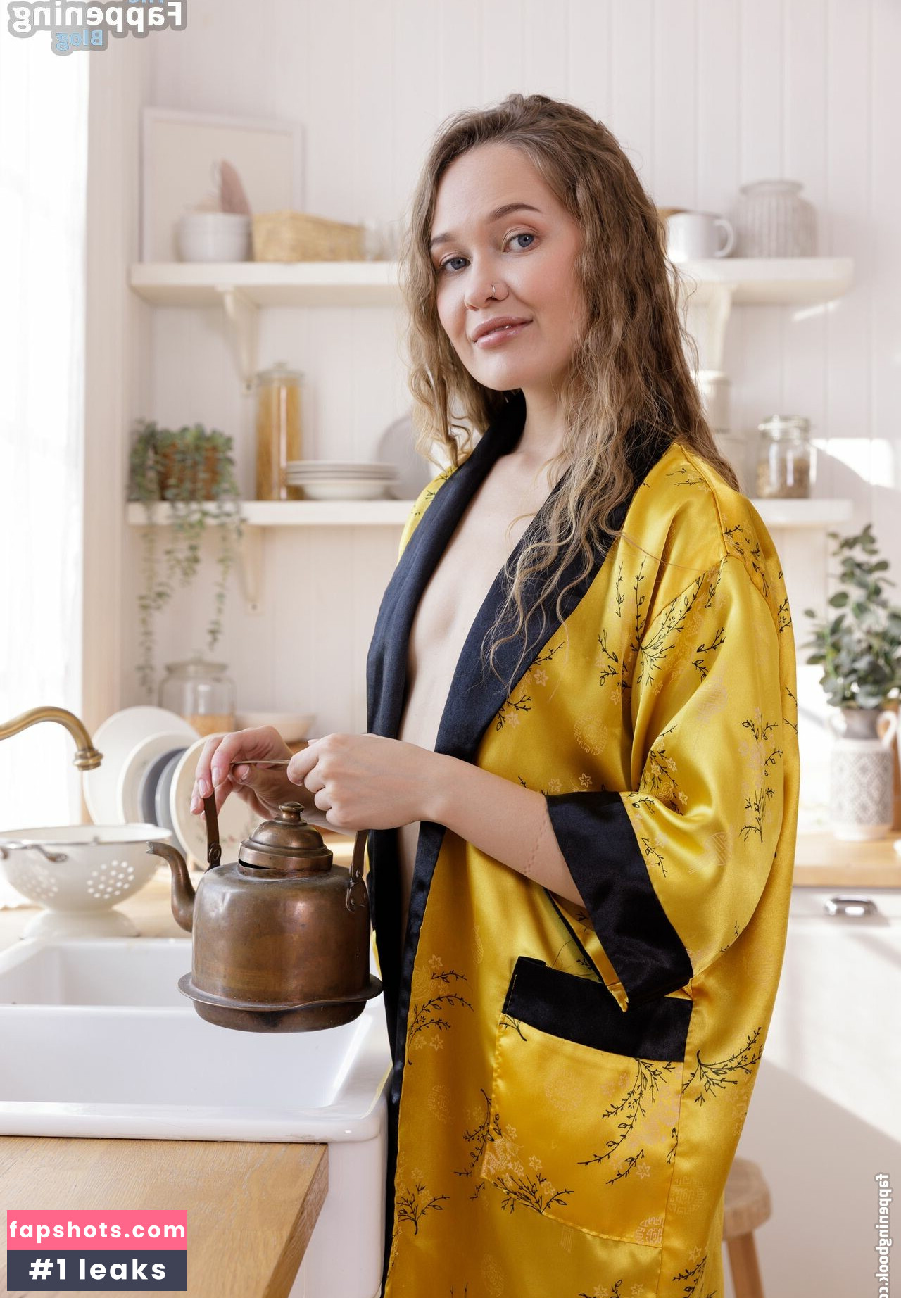 Eliness nude babe gallery