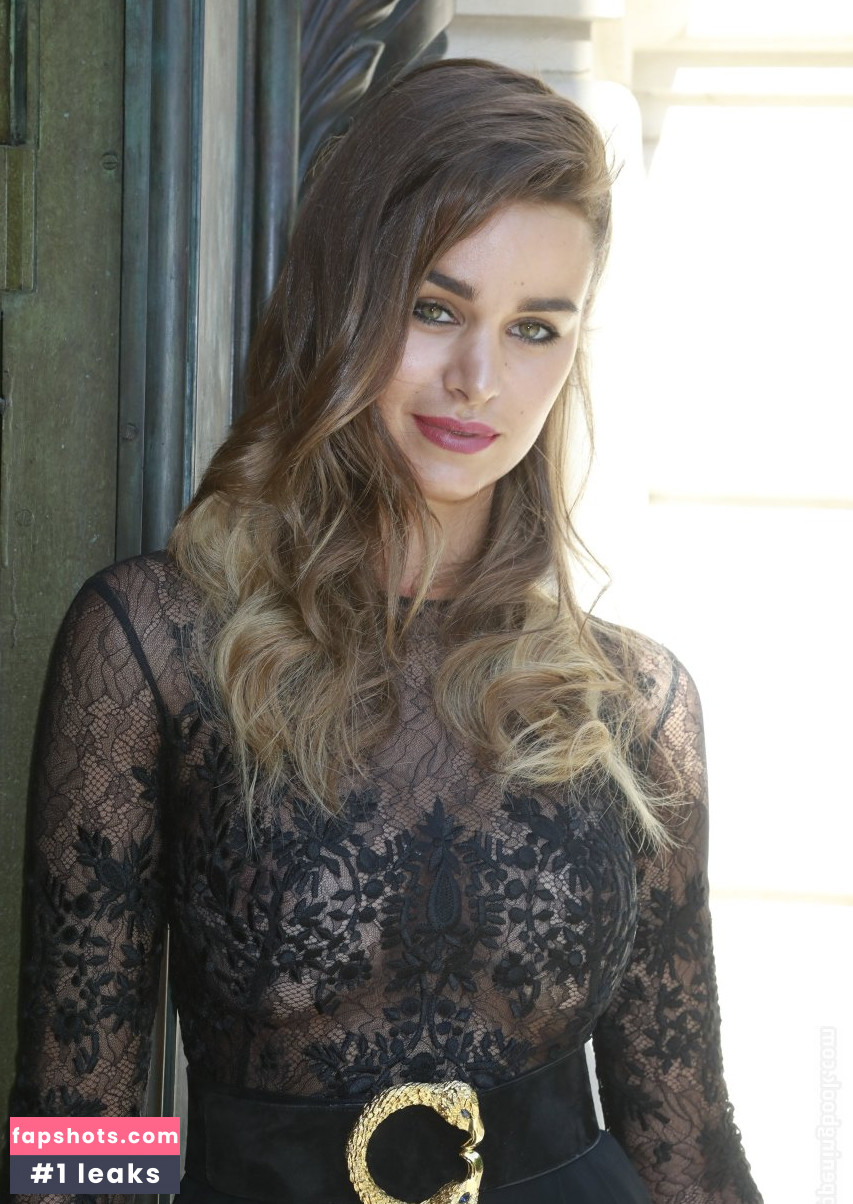 Elisa Bachir Bey gallery photo #2