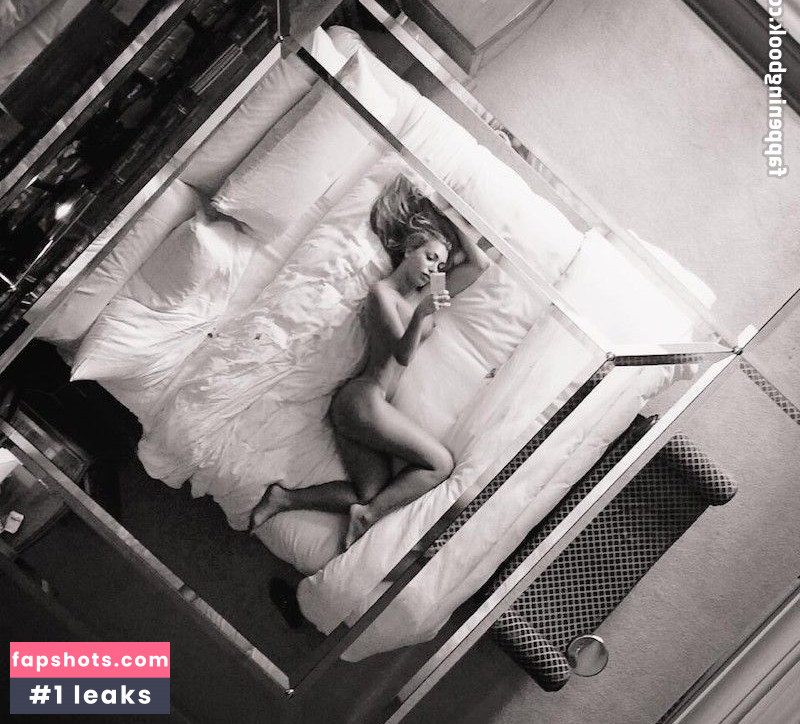 Elisa De Panicis gallery photo #40