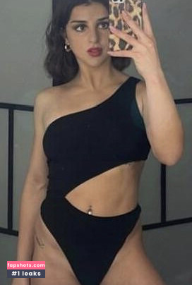 Elisa Meneghini gallery photo #11