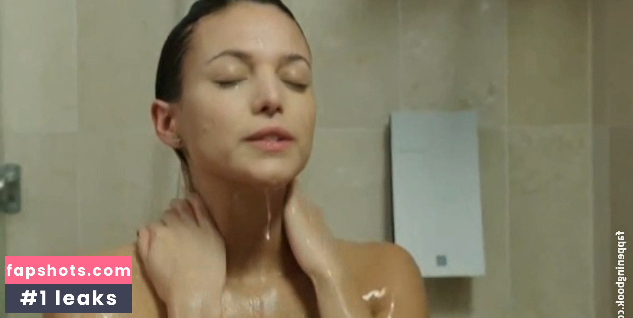 Elisa Mouliaá gallery photo #16