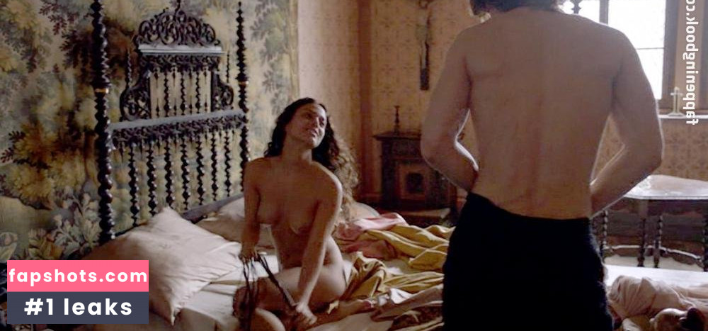 Elisa Mouliaá gallery photo #21