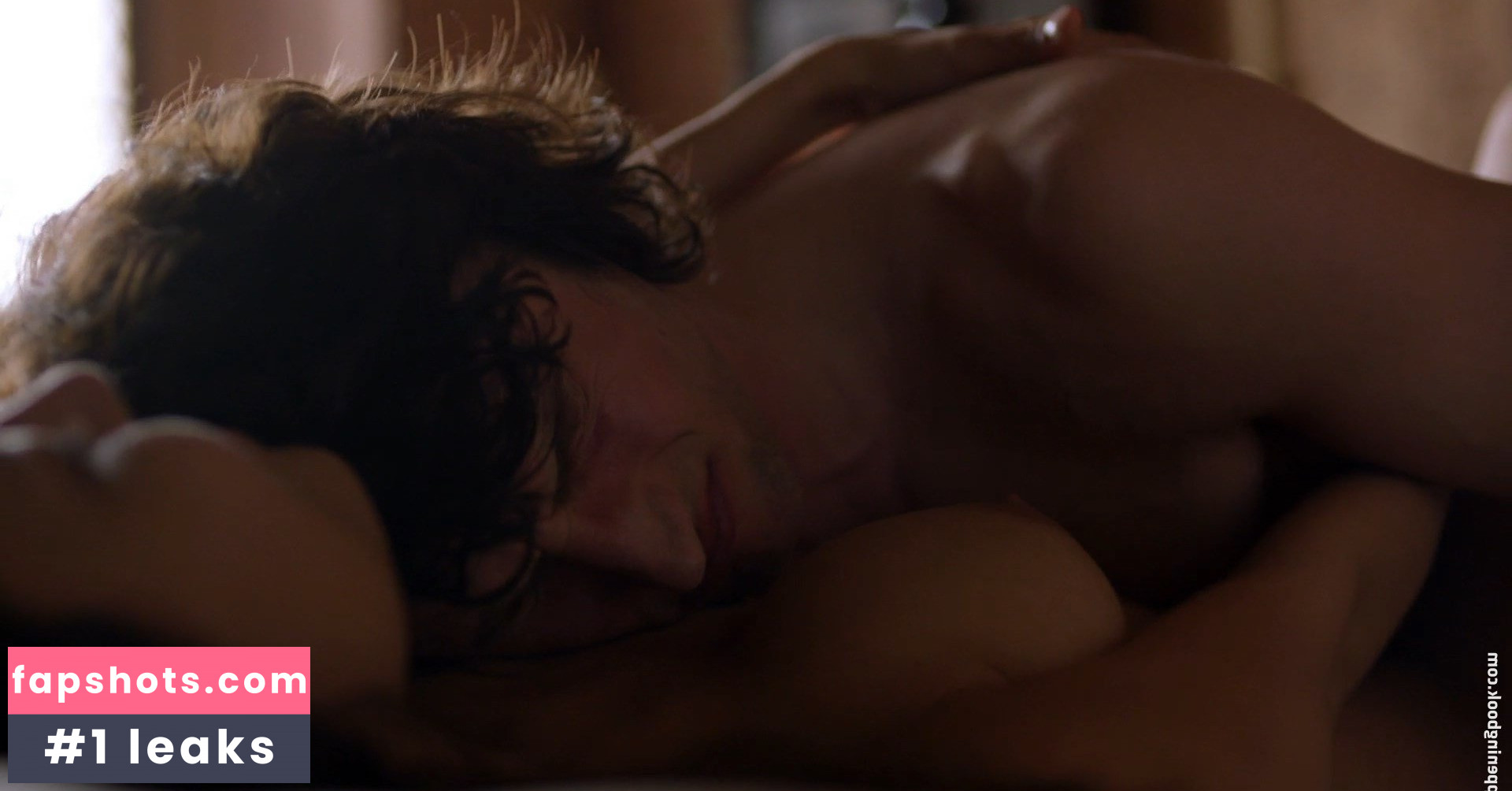 Elisa Mouliaá gallery photo #4