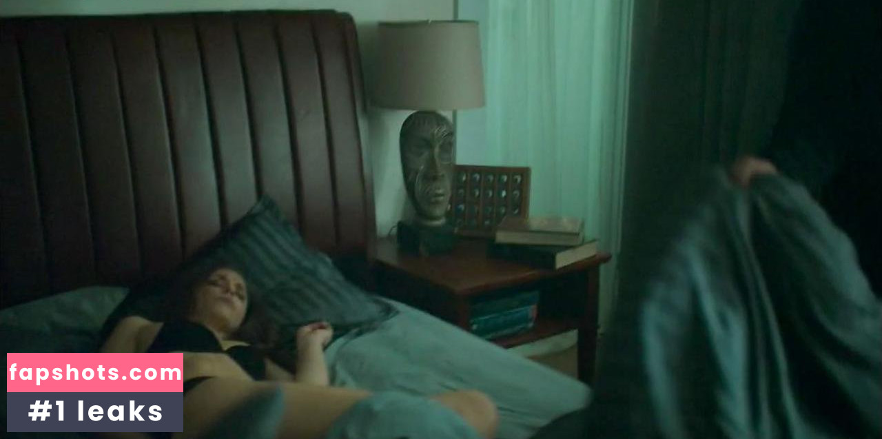 Elise Gatien gallery photo #4