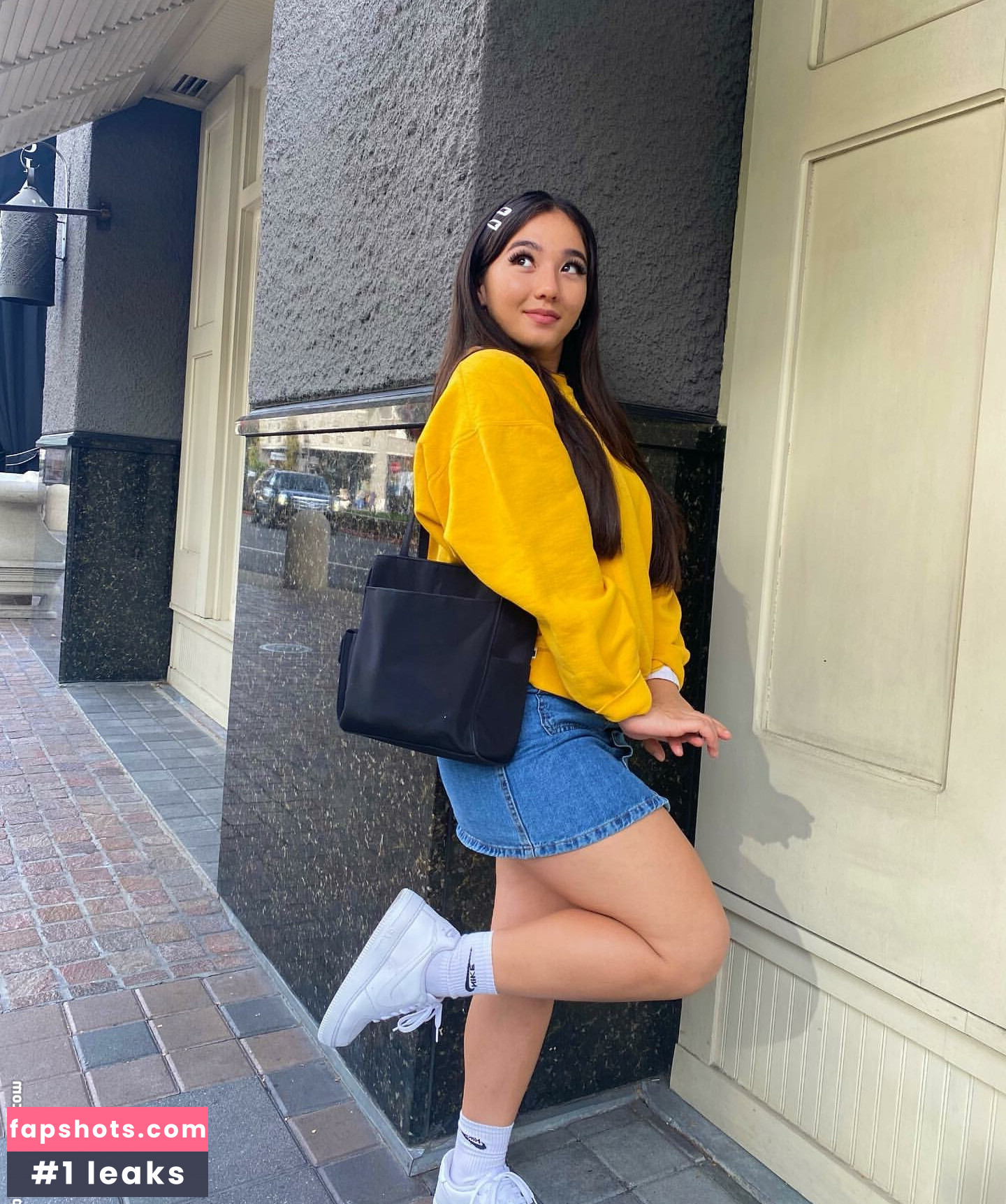 Eliza Chau gallery photo #14