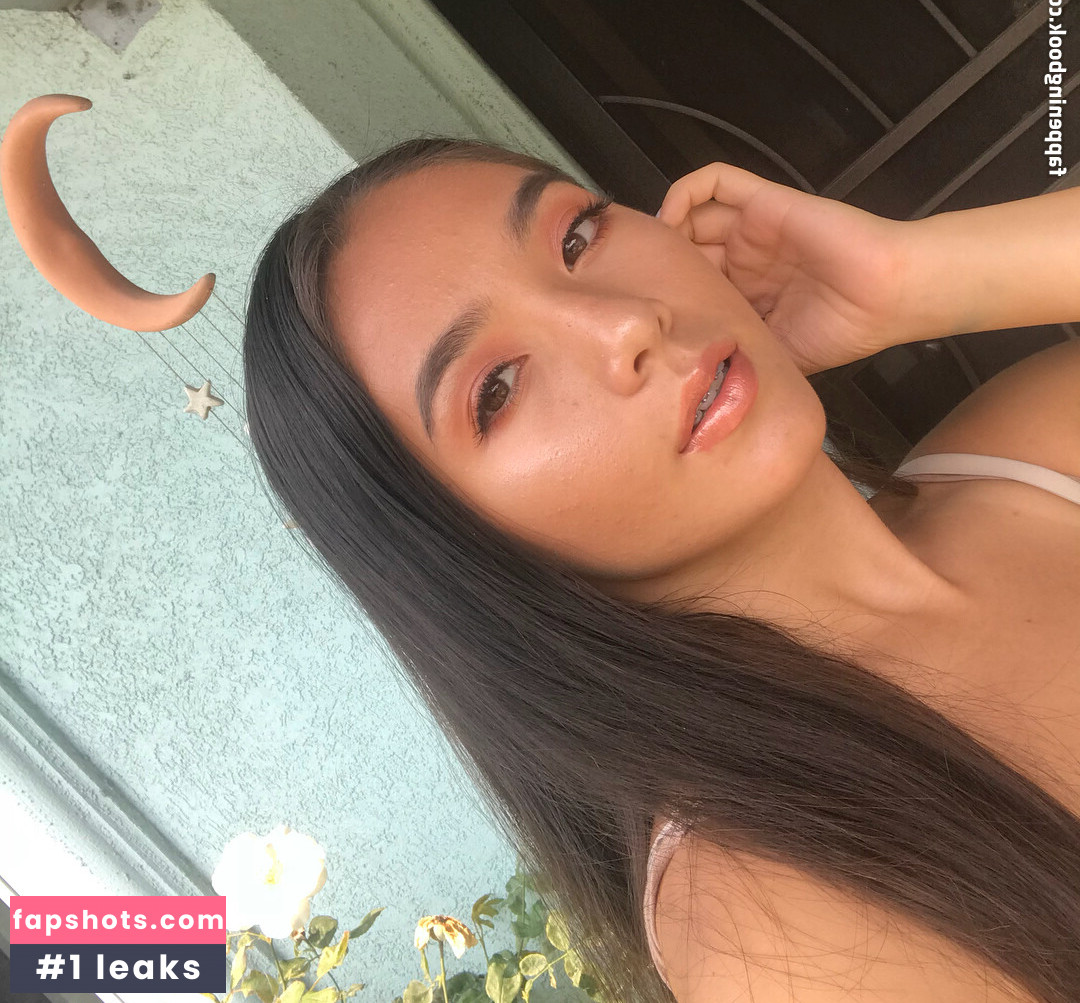 Eliza Chau gallery photo #20