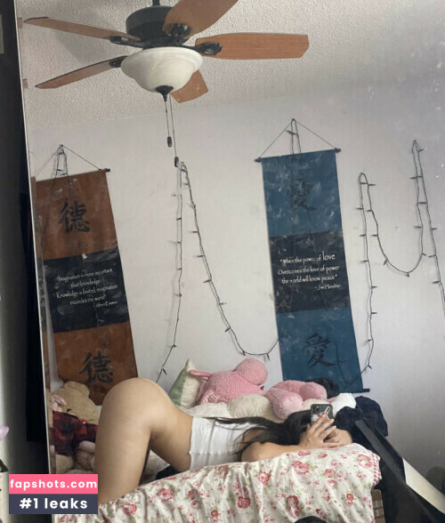 Eliza Chau gallery photo #58