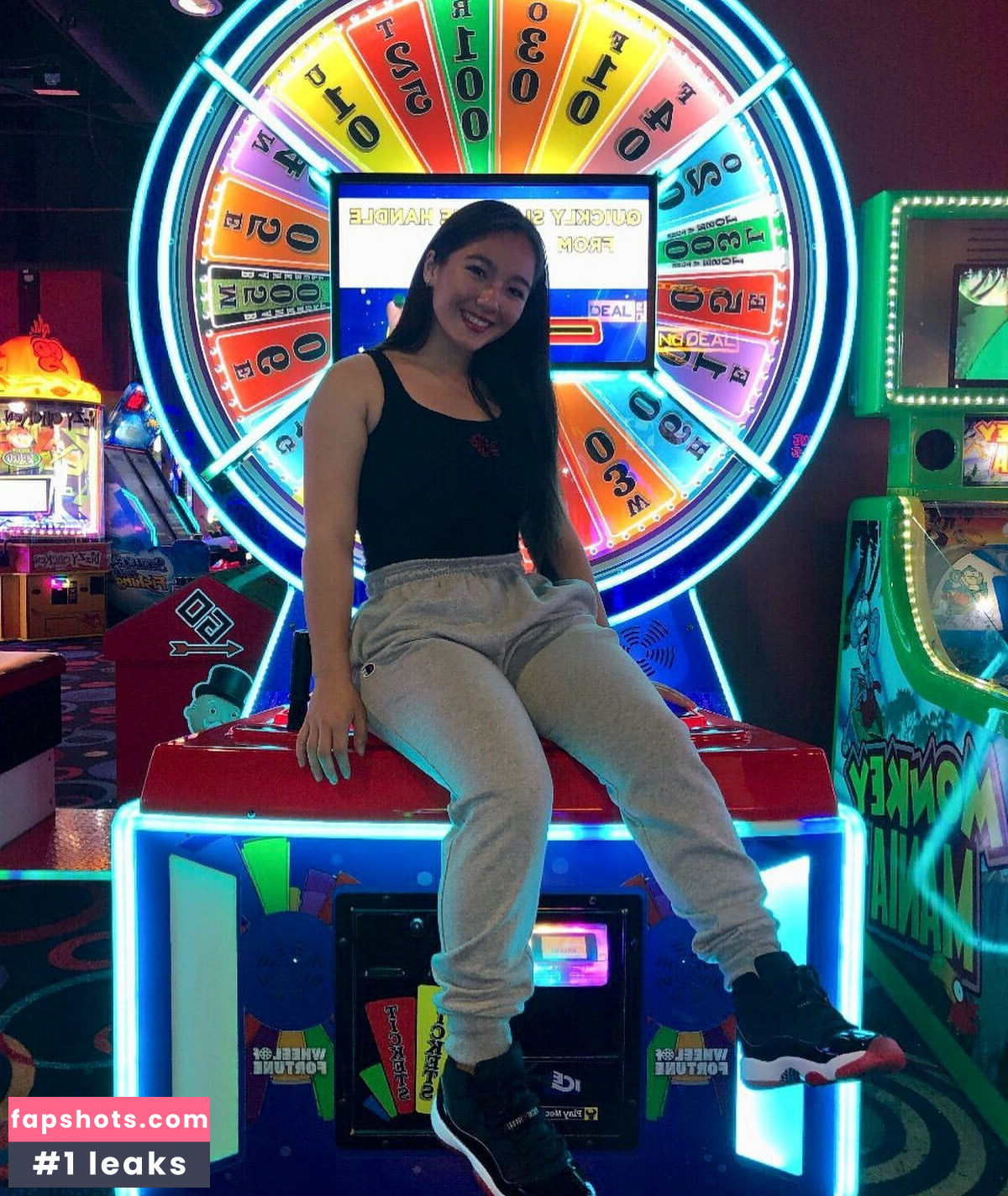 Eliza Chau gallery photo #10