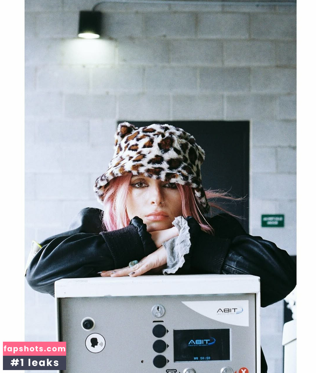 Eliza Grace gallery photo #13