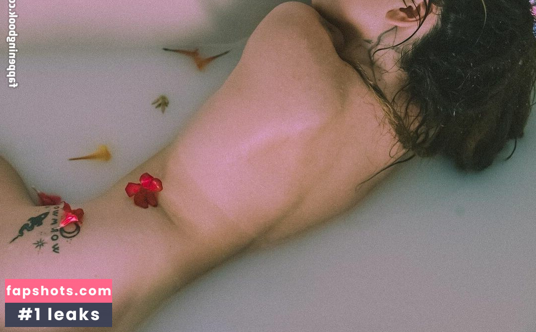 Eliza Grace gallery photo #33