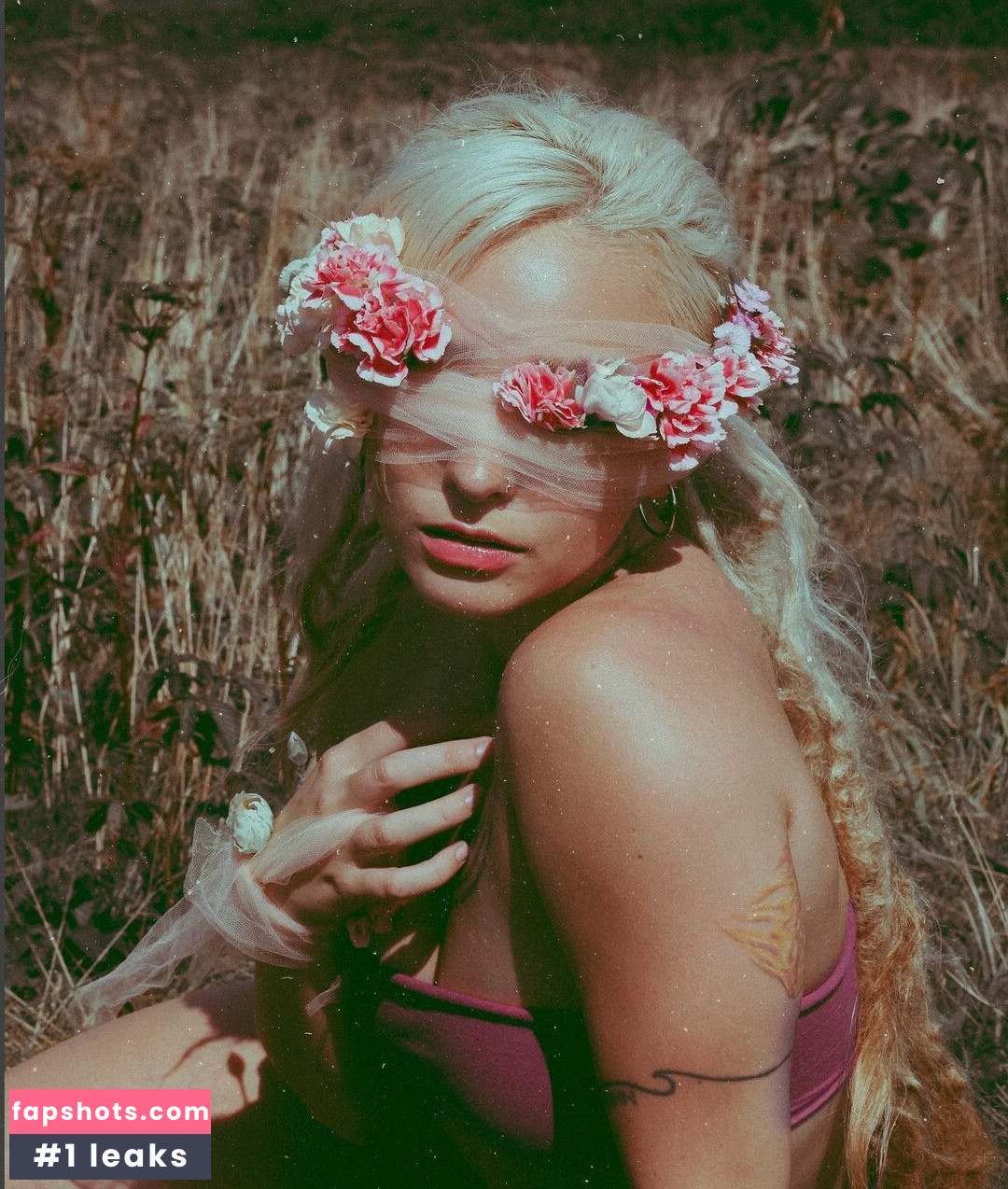 Eliza Grace gallery photo #38