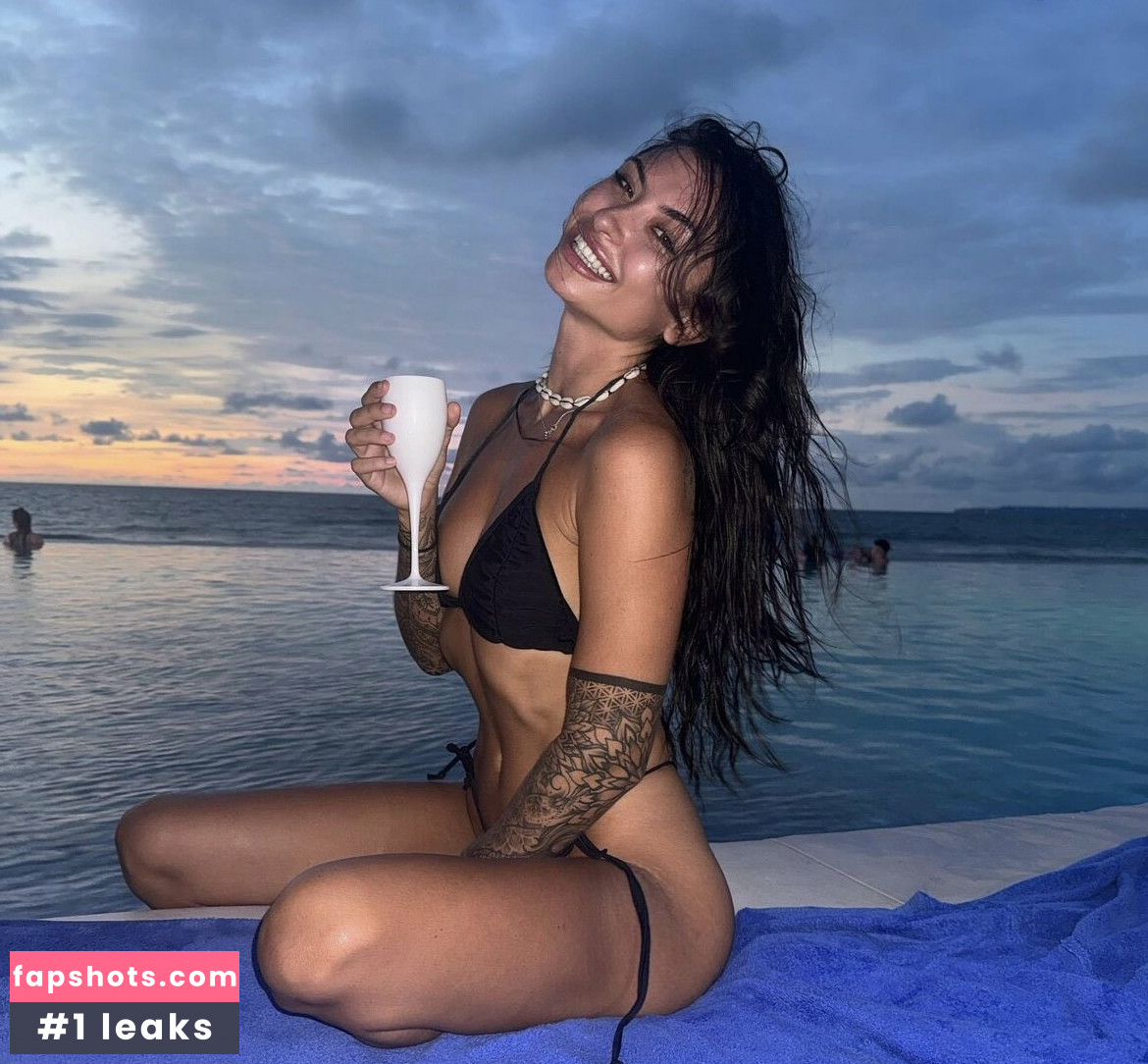 Eliza Sereno gallery photo #20