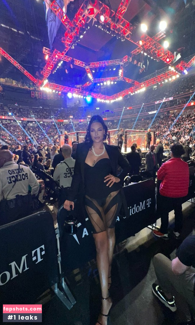 Elizabeth Cambage gallery photo #15