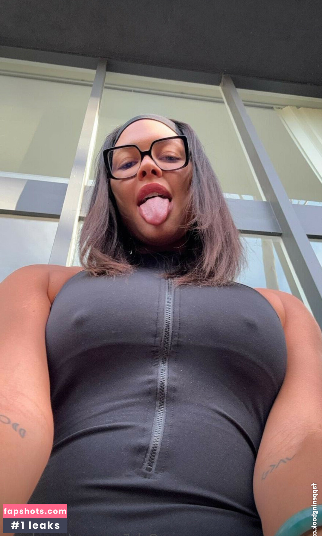 Elizabeth Cambage gallery photo #3